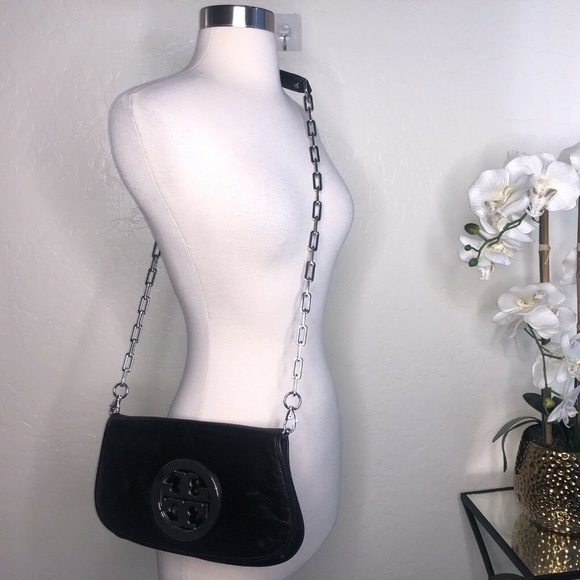 Tory Burch Handbags - Tory Burch Amanda Logo Leather Clutch Crossbody